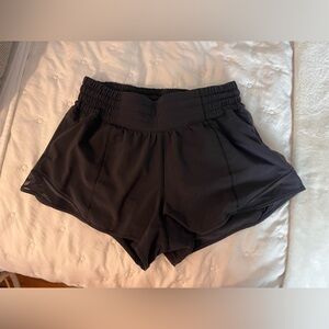 Black Lululemon high rise hotty hot shorts 2.5 inch inseam size 4
